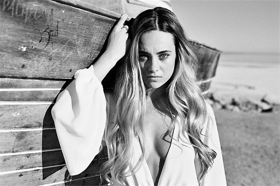 邹姓女孩取名优雅两个字 宝宝起名别致知性