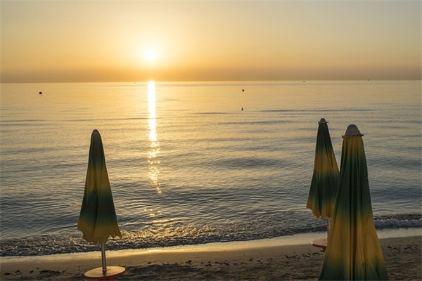 一个人带俩娃累又开心的心情句子 (40句)