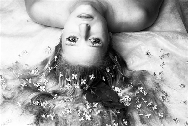 赞美母亲平凡而伟大的文案摘录