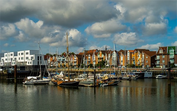 适合发朋友圈的游玩西湖打卡文案40句