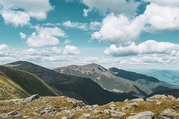 宝宝满月照朋友圈文案(收藏60句)