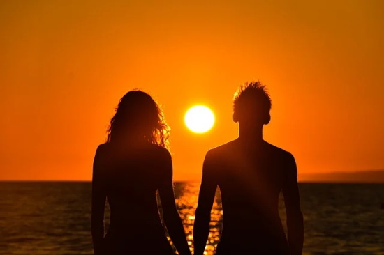 qq男生网名带符号伤感